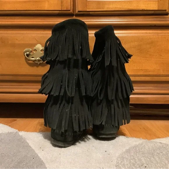 Minnetonka 3 tier suede black boots preowned size 7​ - Picture 3 of 8